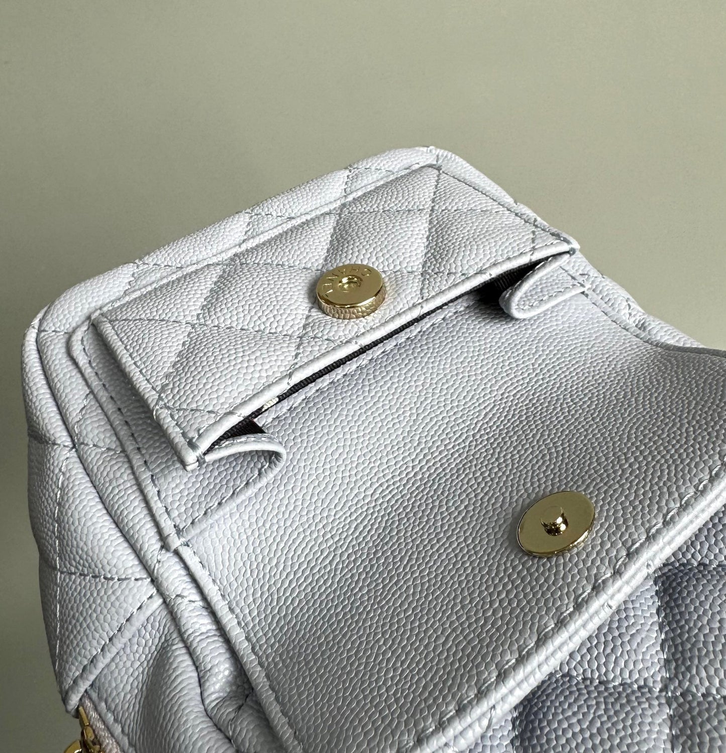 Sac à dos CC MINI 18 blanc caviar clair matériel doré