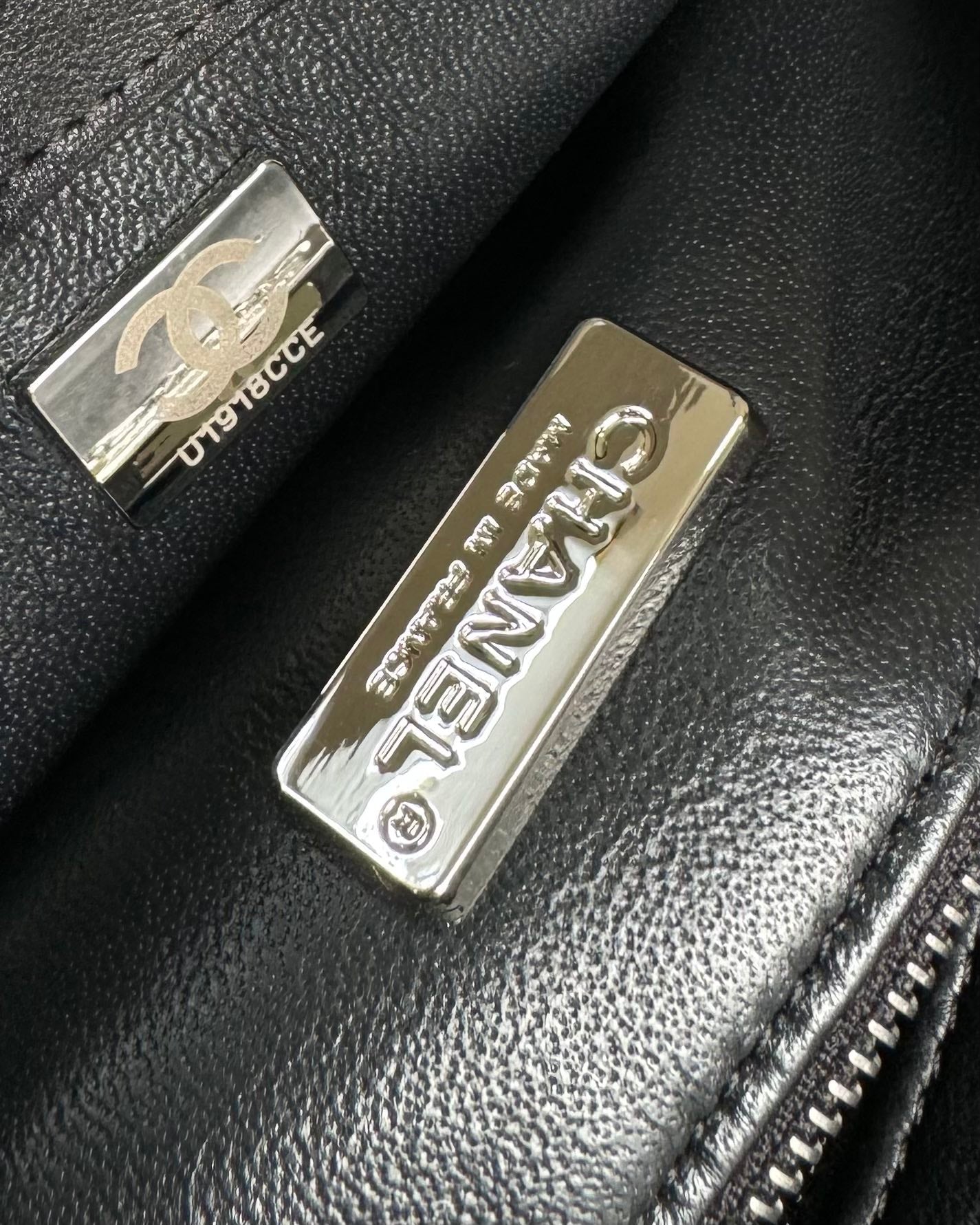 SAC À RABAT 20 EN SAQUINS NOIRS ET BLANCS QUINCAILLERIE ARGENTÉE 
