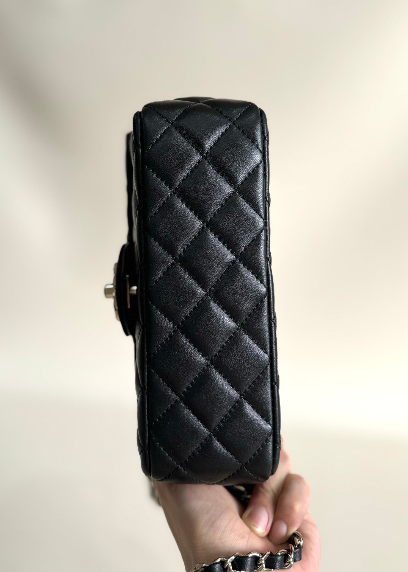 24a ミニフラップバッグ トップハンドル 20cm ブラック ラムスキン シルバー金具