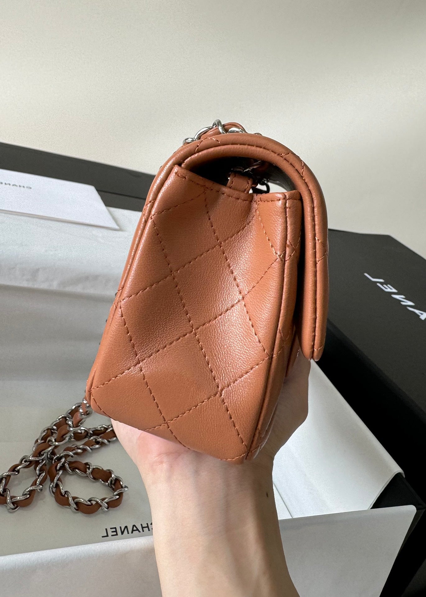 フラップバッグ ミニ 20 ブラウン ラムスキン シルバー金具