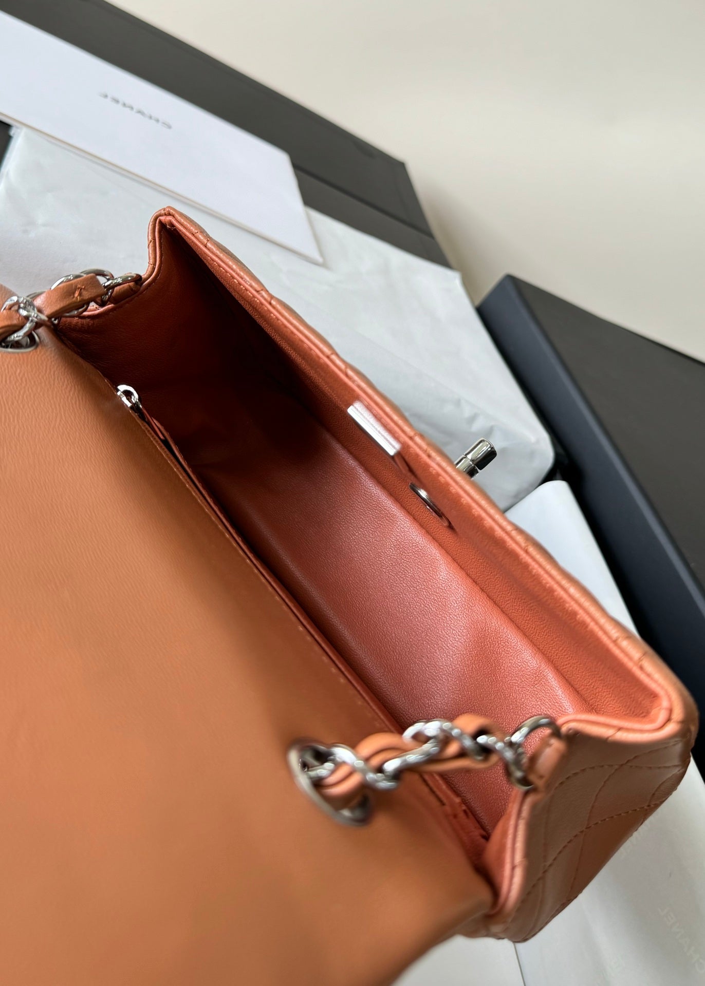 フラップバッグ ミニ 20 ブラウン ラムスキン シルバー金具