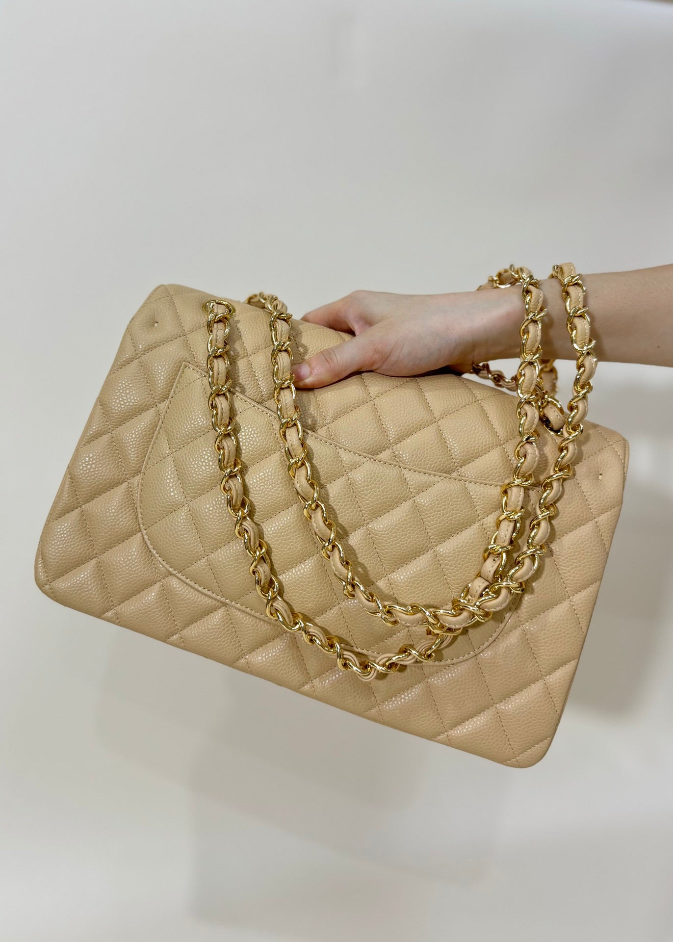 sac à rabat moyen 25 beige caviar matériel doré