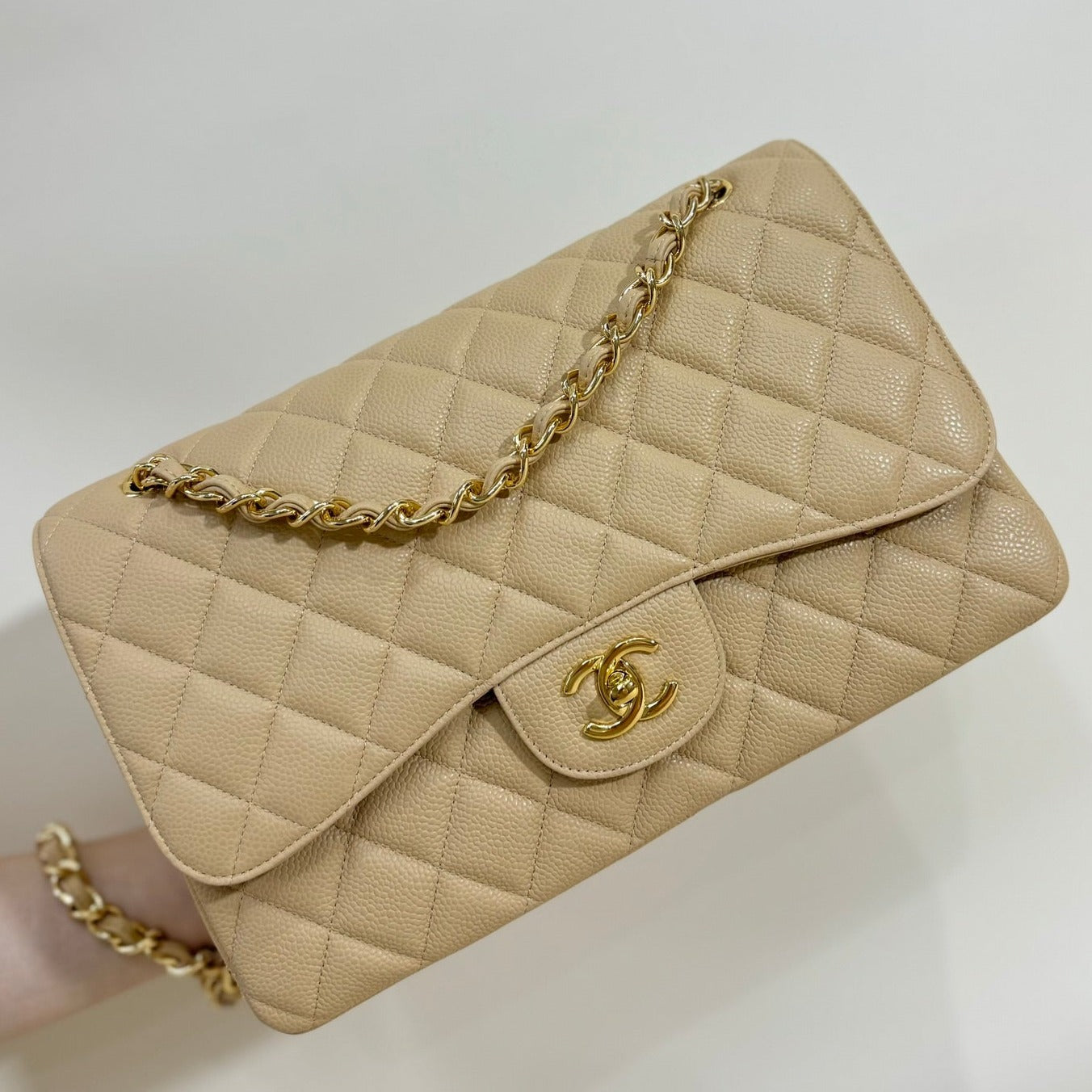 sac à rabat moyen 25 beige caviar matériel doré