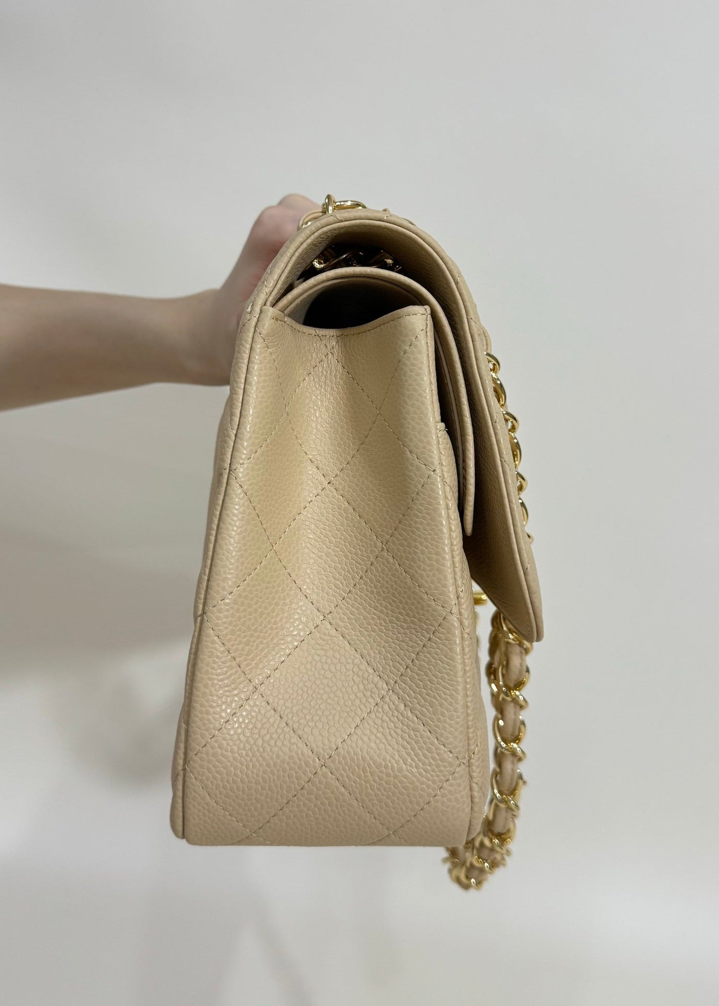 sac à rabat moyen 25 beige caviar matériel doré