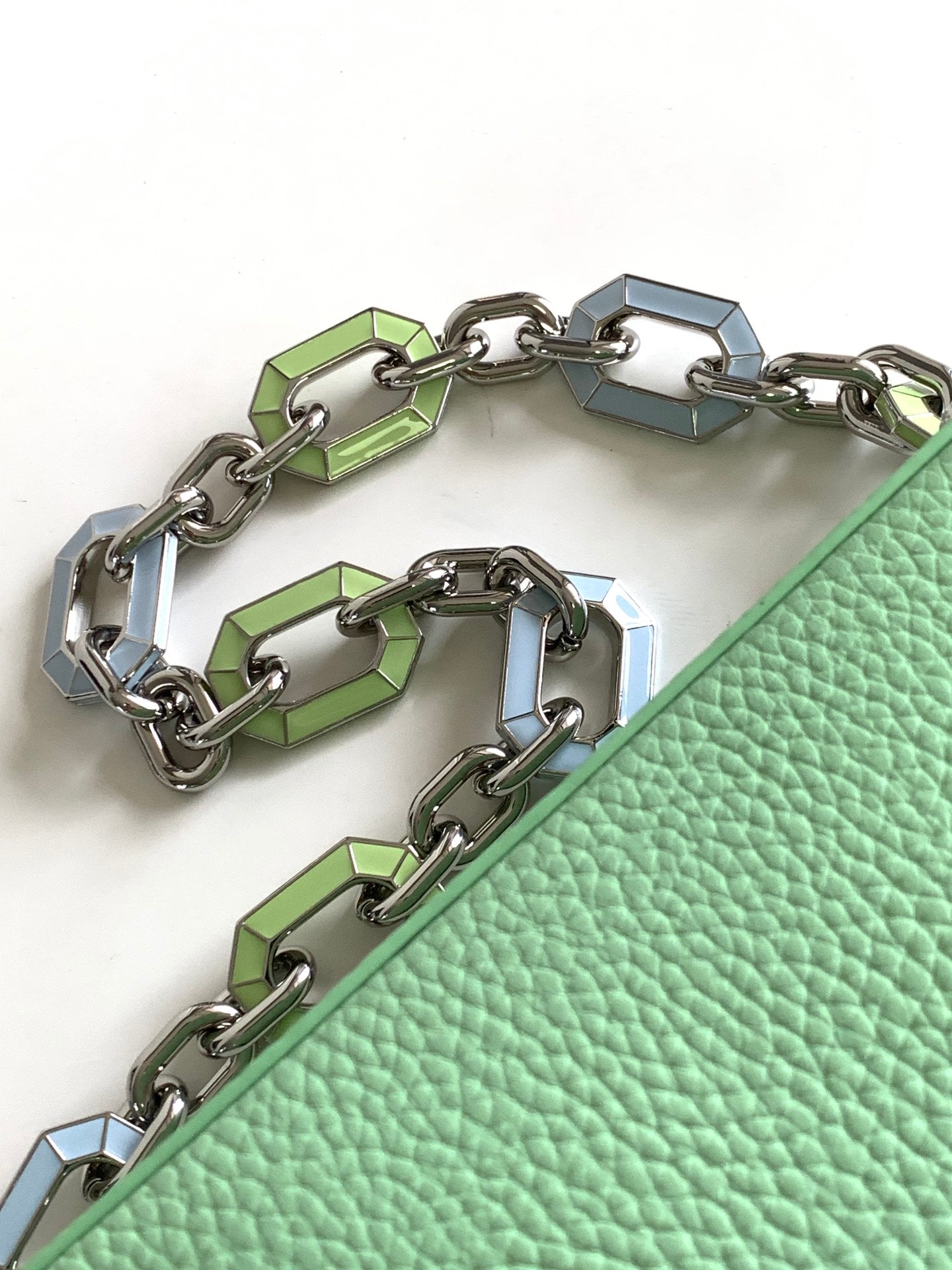 CAPUCINES MINI 21 EN TAURILLON VERT CLAIR QUINCAILLERIE ARGENTÉE