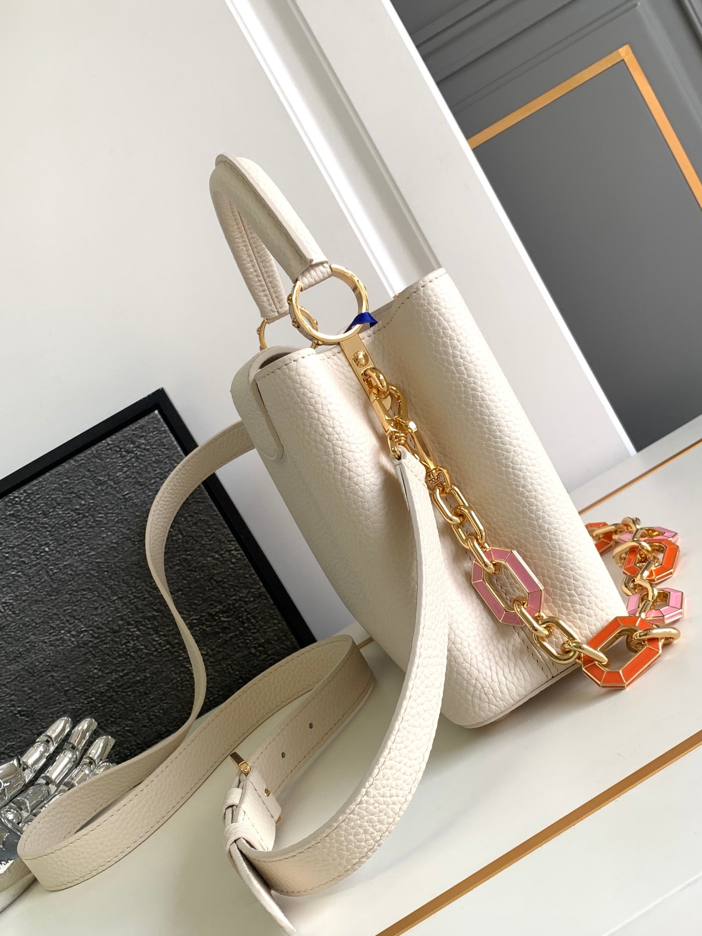CAPUCINES BB 27 EN TAURILLON BLANC PERLE QUINCAILLERIE OR