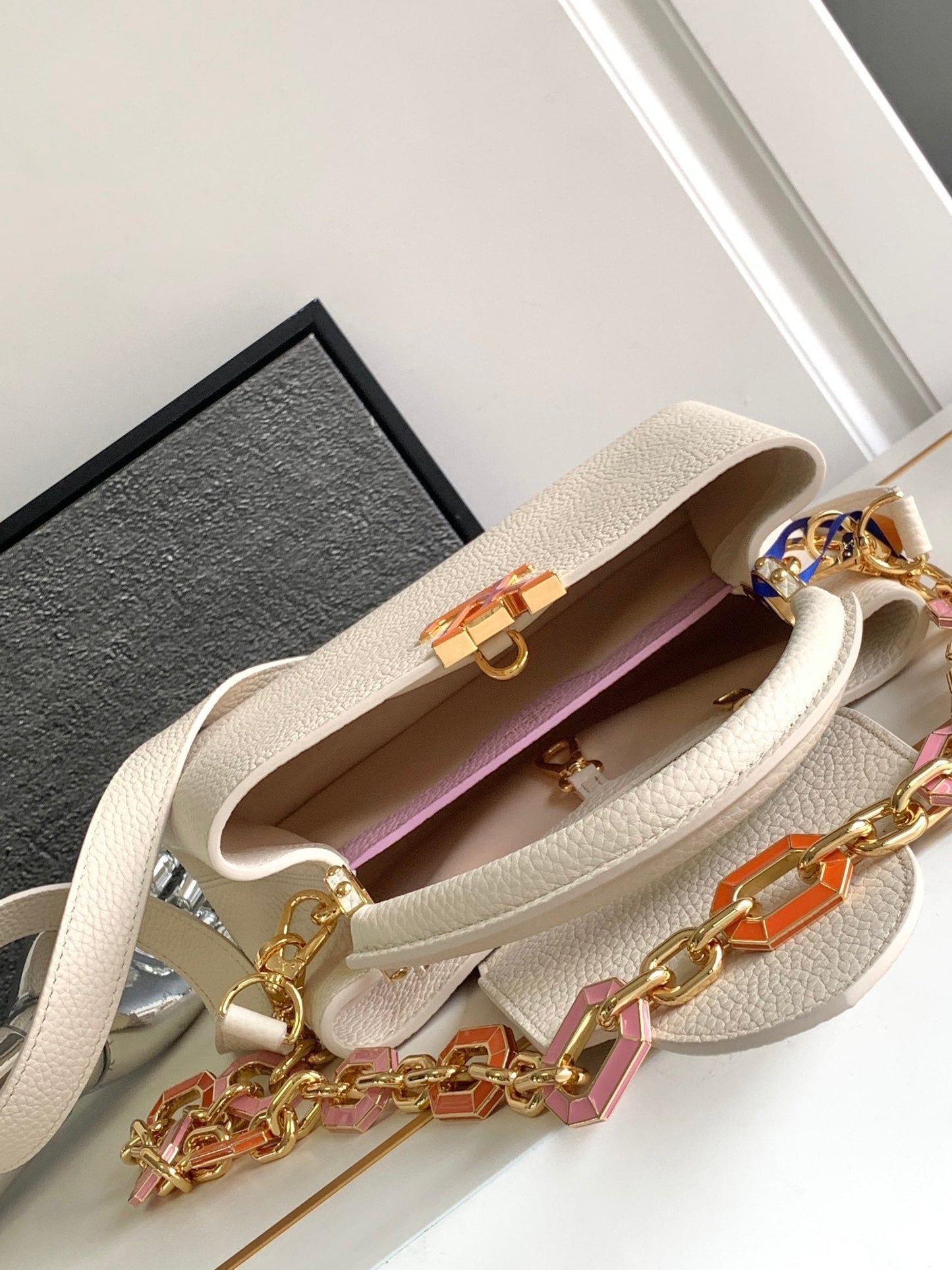 CAPUCINES BB 27 EN TAURILLON BLANC PERLE QUINCAILLERIE OR