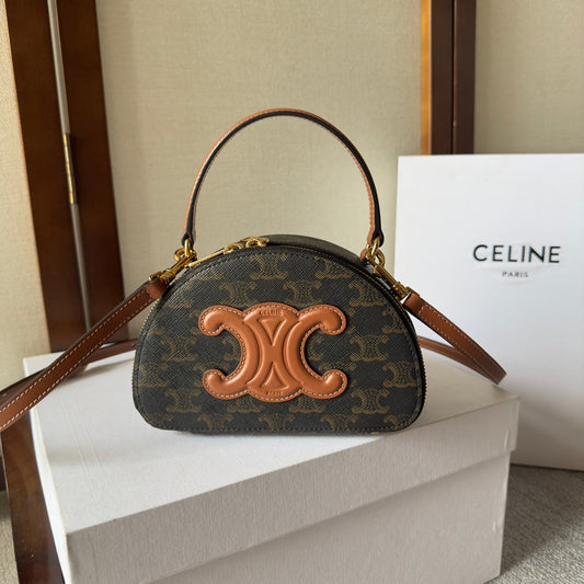 ÉTUI DEMI-LUNE 18 EN TOILE TRIOMPHE NOIRE ET CUIR DE VEAU MARRON BRONZE