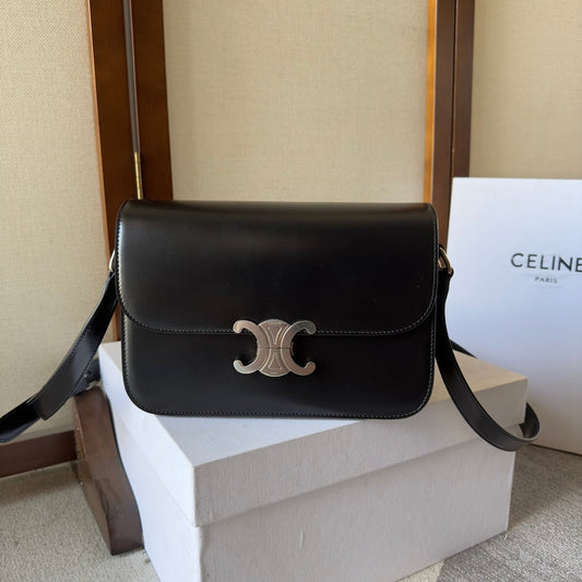 classique triomphe 22 cuir de veau noir garniture argentée