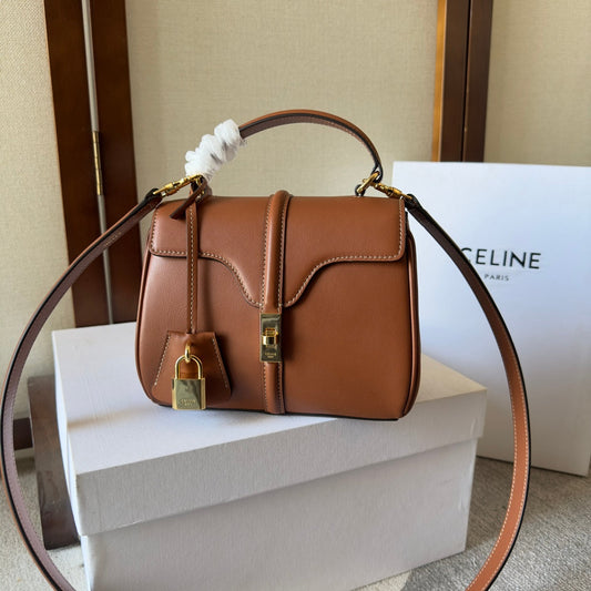 SAC CLASSIQUE 17 EN CUIR DE VEAU MARRON NOIX DE MUSCADE, QUINCAILLERIE DORÉ