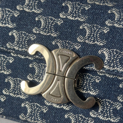 SAC À BANDOULIÈRE CHAÎNE CLAUDE 20 EN DENIM BLEU BAYOUX TRIOMPHE QUINCAILLERIE ARGENTÉE