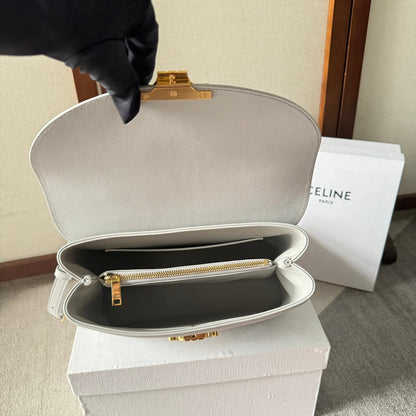 SAC NINO MOYEN 25 EN CUIR DE VEAU SOUPLE BLANC, QUINCAILLERIE DORÉE