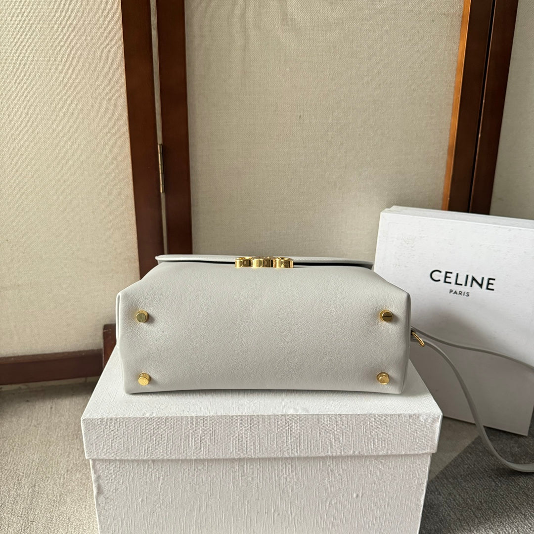 SAC NINO MOYEN 25 EN CUIR DE VEAU SOUPLE BLANC, QUINCAILLERIE DORÉE