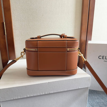 VANITY 18 PO EN CUIR DE VEAU LISSE MARRON SELLE QUINCAILLERIE DORÉ
