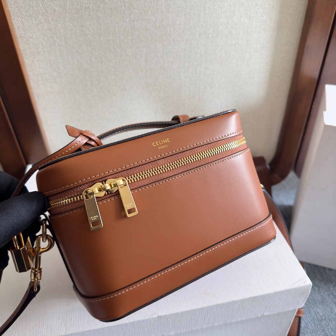 VANITY 18 PO EN CUIR DE VEAU LISSE MARRON SELLE QUINCAILLERIE DORÉ