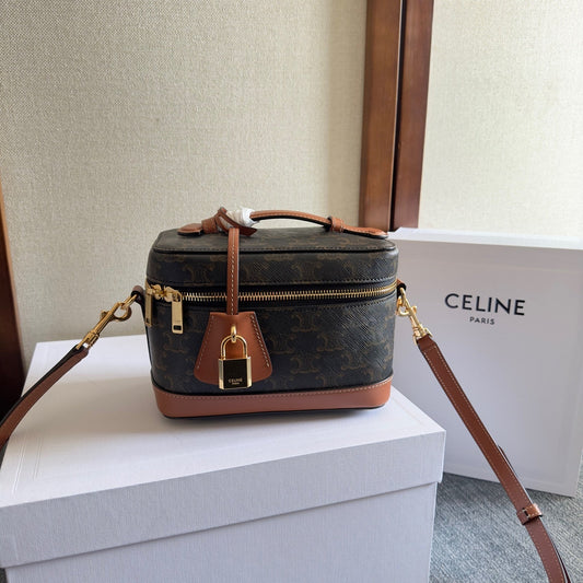 VANITY 18 EN TOILE TRIOMPHE NOIRE ET CUIR DE VEAU MARRON QUINCAILLERIE DORÉE