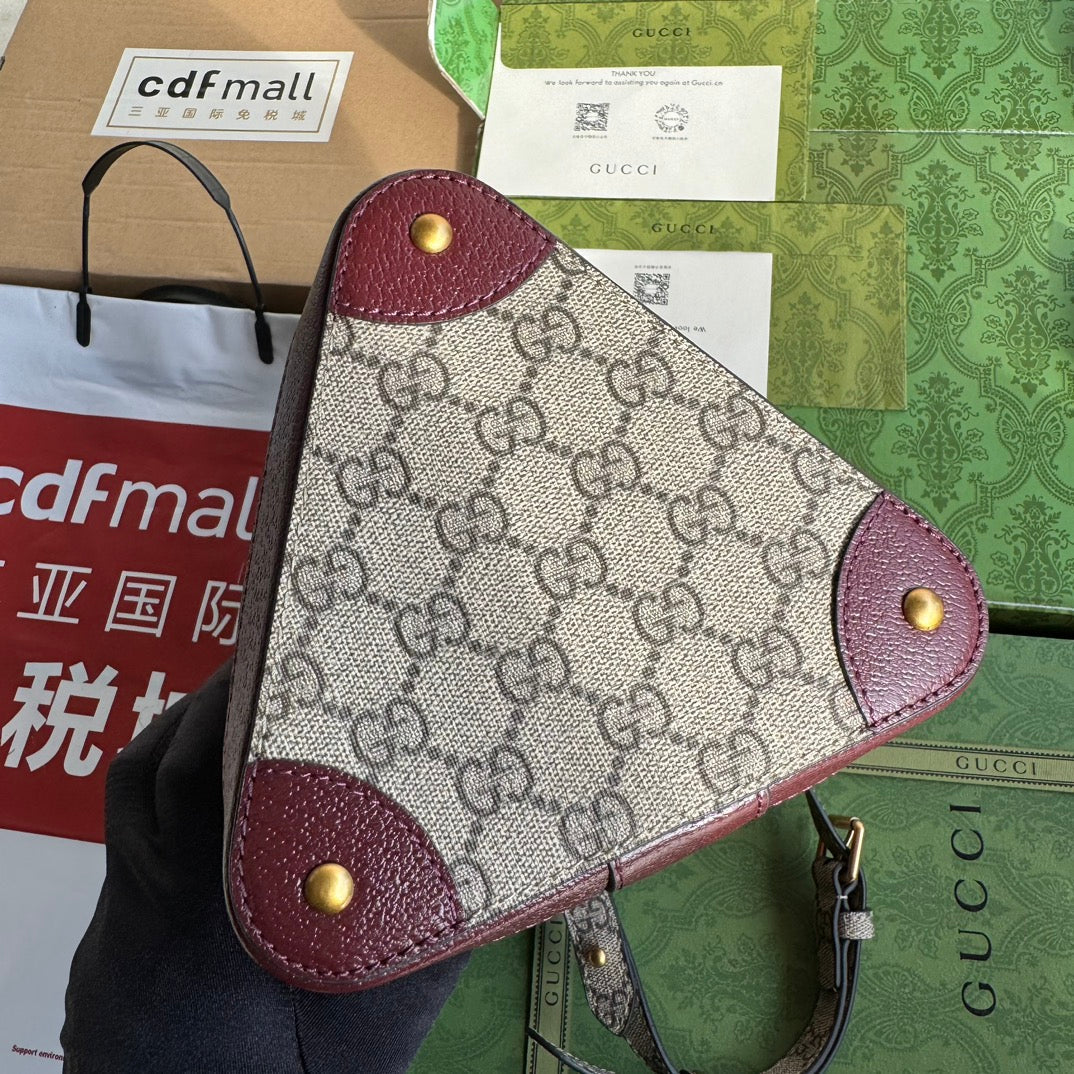 SAC SEAU 18 EN TOILE ROUGE BORDEAUX ET CUIR DE VEAU QUINCAILLERIE DORÉ