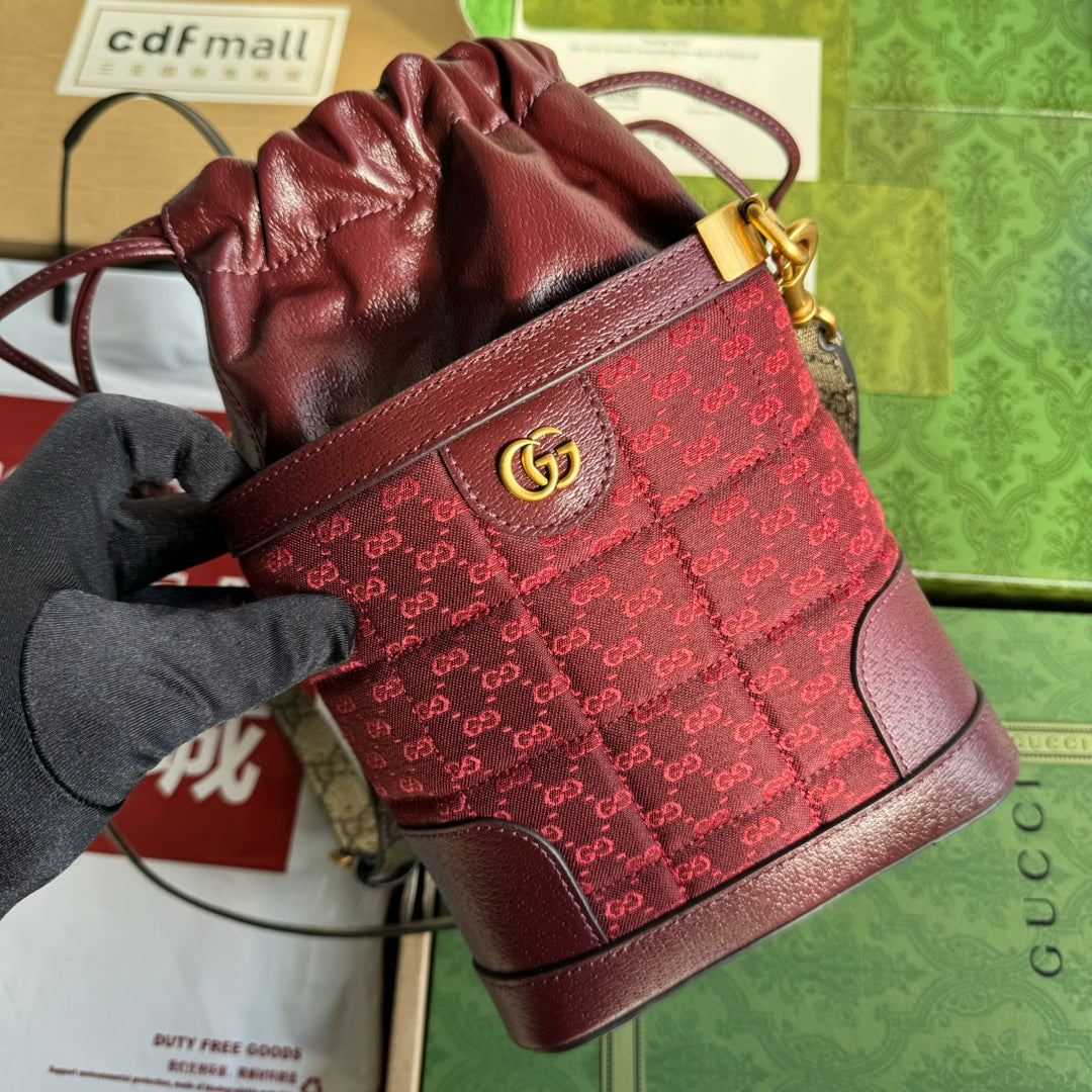 SAC SEAU 18 EN TOILE ROUGE BORDEAUX ET CUIR DE VEAU QUINCAILLERIE DORÉ