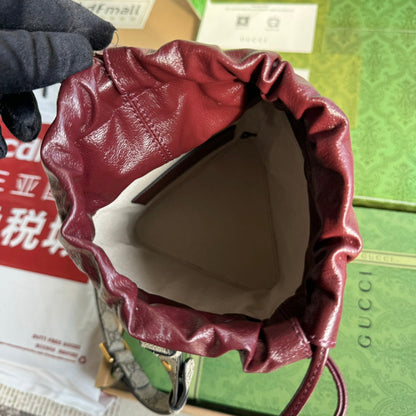 SAC SEAU 18 EN TOILE ROUGE BORDEAUX ET CUIR DE VEAU QUINCAILLERIE DORÉ