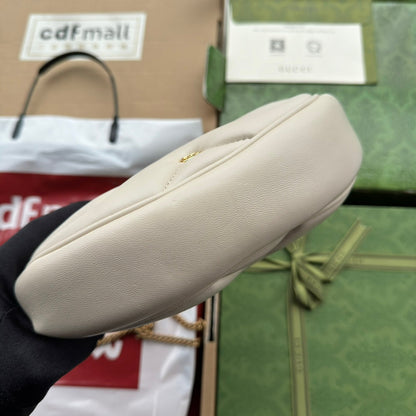 GGマーモント ハーフムーンシェイプ 21cm ホワイトカーフスキン ゴールド金具