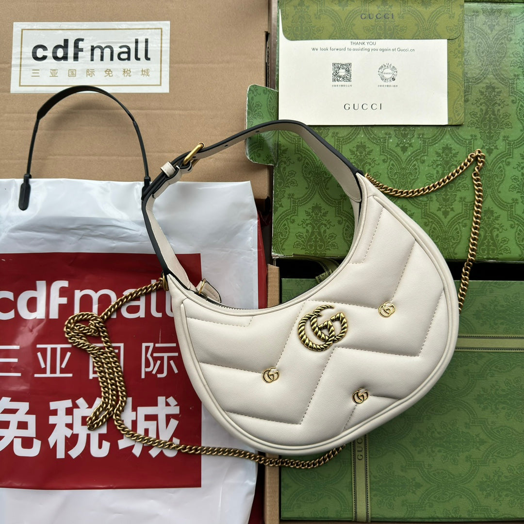 GGマーモント ハーフムーンシェイプ 21cm ホワイトカーフスキン ゴールド金具