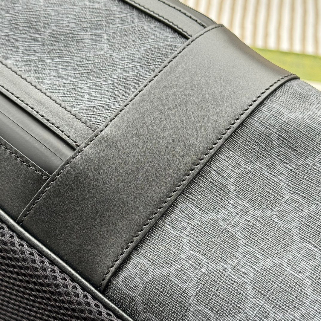 グレーモノグラムキャンバスとブラックレザートリムのバックパック44