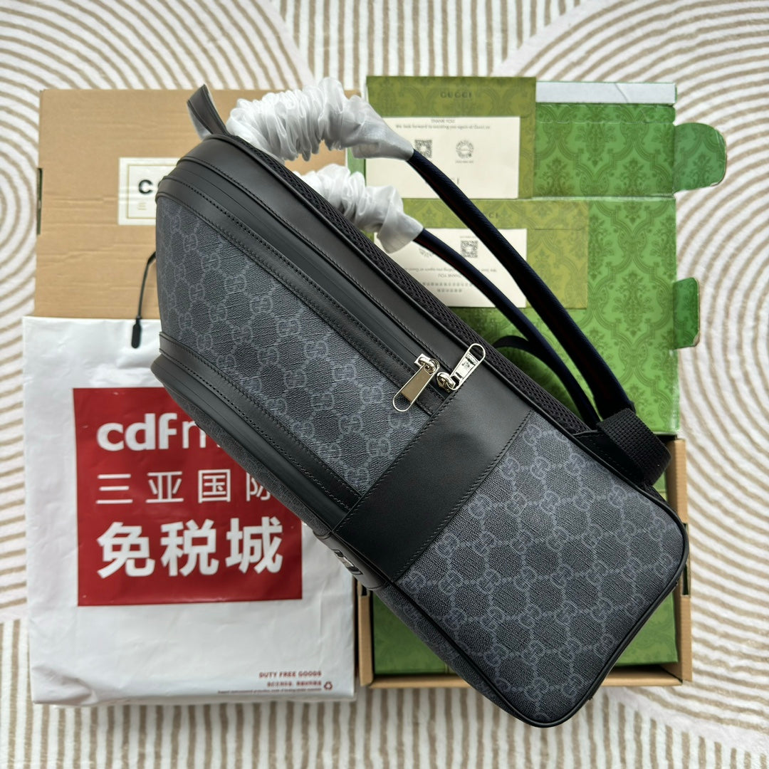 グレーモノグラムキャンバスとブラックレザートリムのバックパック44