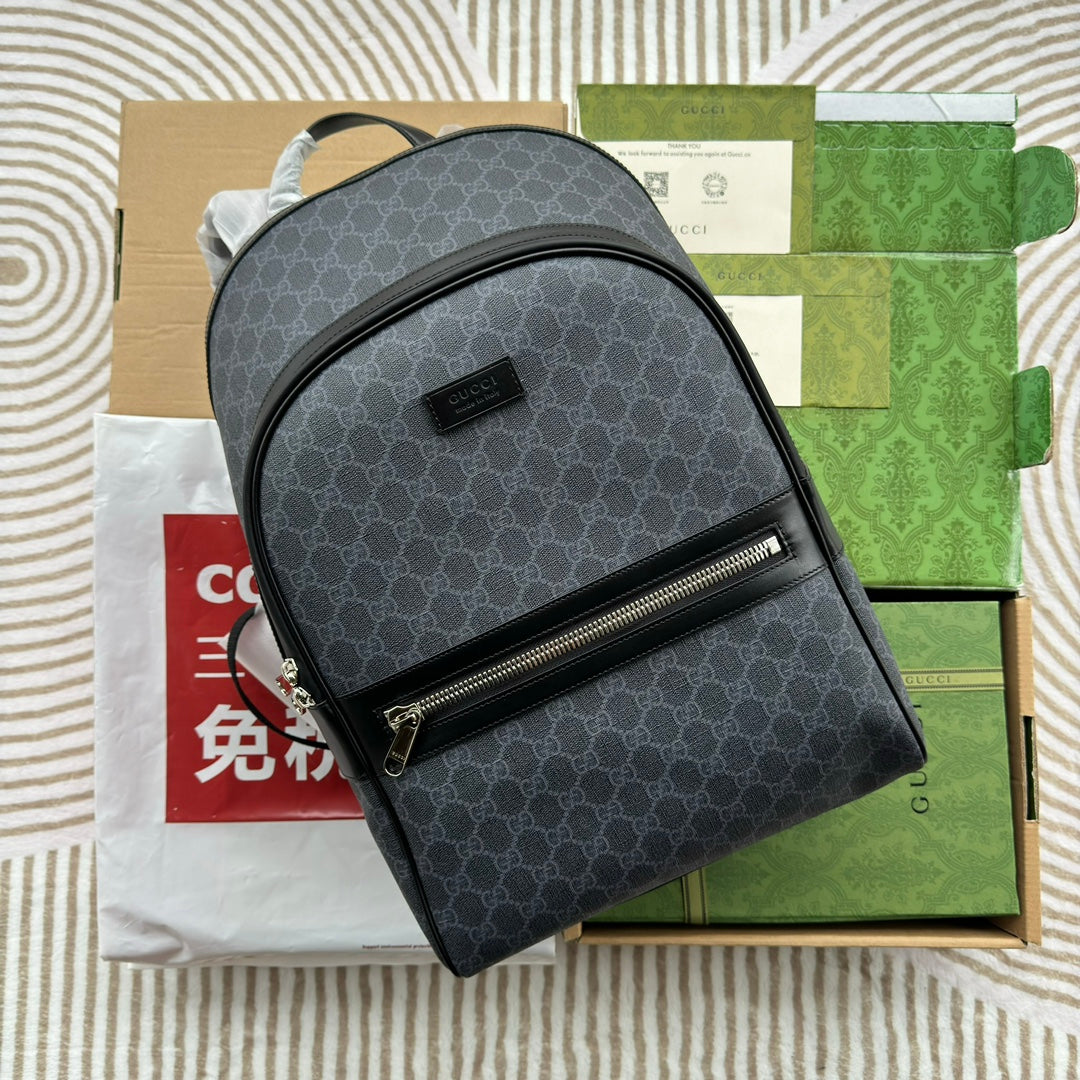 グレーモノグラムキャンバスとブラックレザートリムのバックパック44