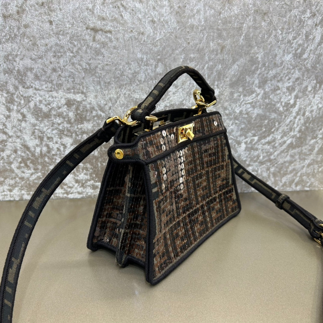 Sac Fendi Peekaboo Iseeu 20 en cuir nappa noir mélangé marron chocolat, accessoires dorés