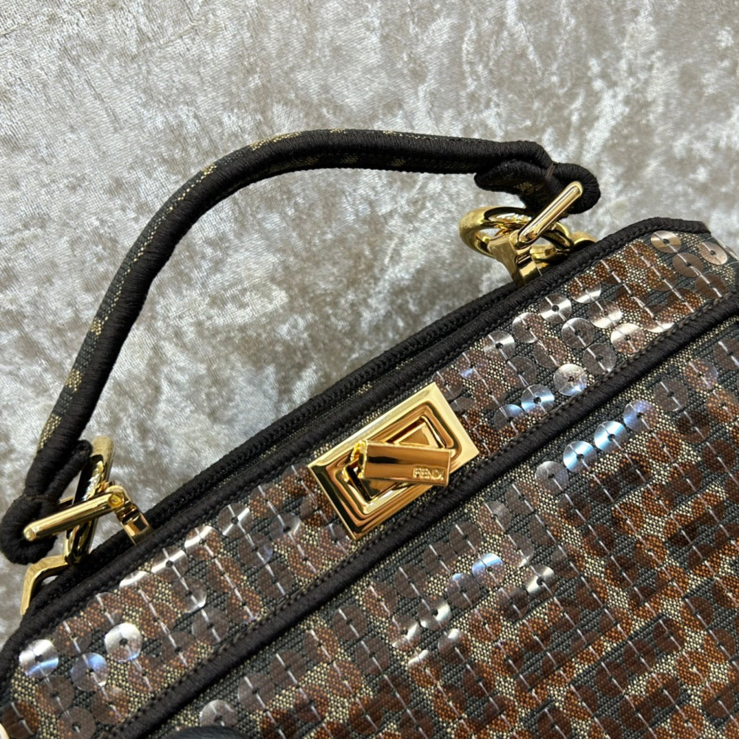 Sac Fendi Peekaboo Iseeu 20 en cuir nappa noir mélangé marron chocolat, accessoires dorés