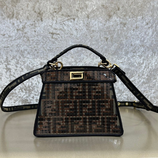 フェンディ ピーカブー イゼウ 20 バッグ チョコレートブラウンミックス ブラックナッパレザー ゴールド金具