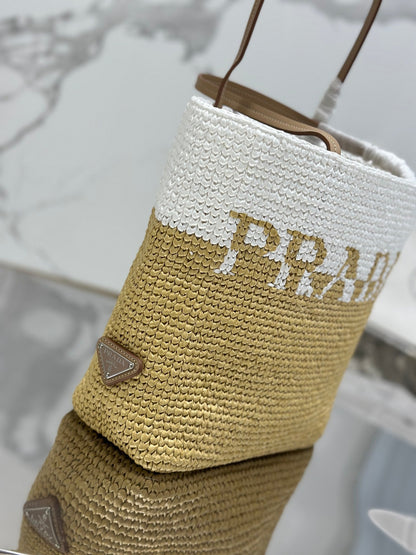 PETIT SAC CABAS 27 EN RAPHIA BLANC MIX BEIGE ET ANSE EN CUIR DE VEAU MARRON