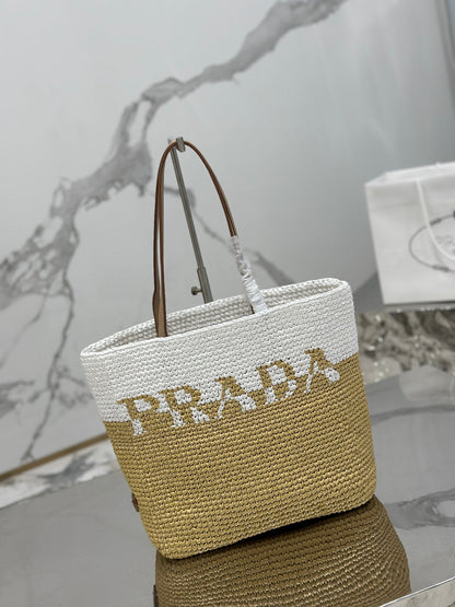 PETIT SAC CABAS 27 EN RAPHIA BLANC MIX BEIGE ET ANSE EN CUIR DE VEAU MARRON