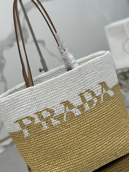 PETIT SAC CABAS 27 EN RAPHIA BLANC MIX BEIGE ET ANSE EN CUIR DE VEAU MARRON