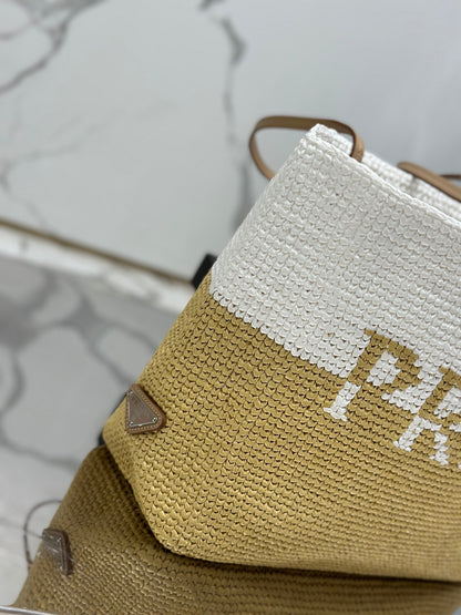 Grand sac cabas 37 en raphia blanc mélangé beige et anse en cuir de veau marron