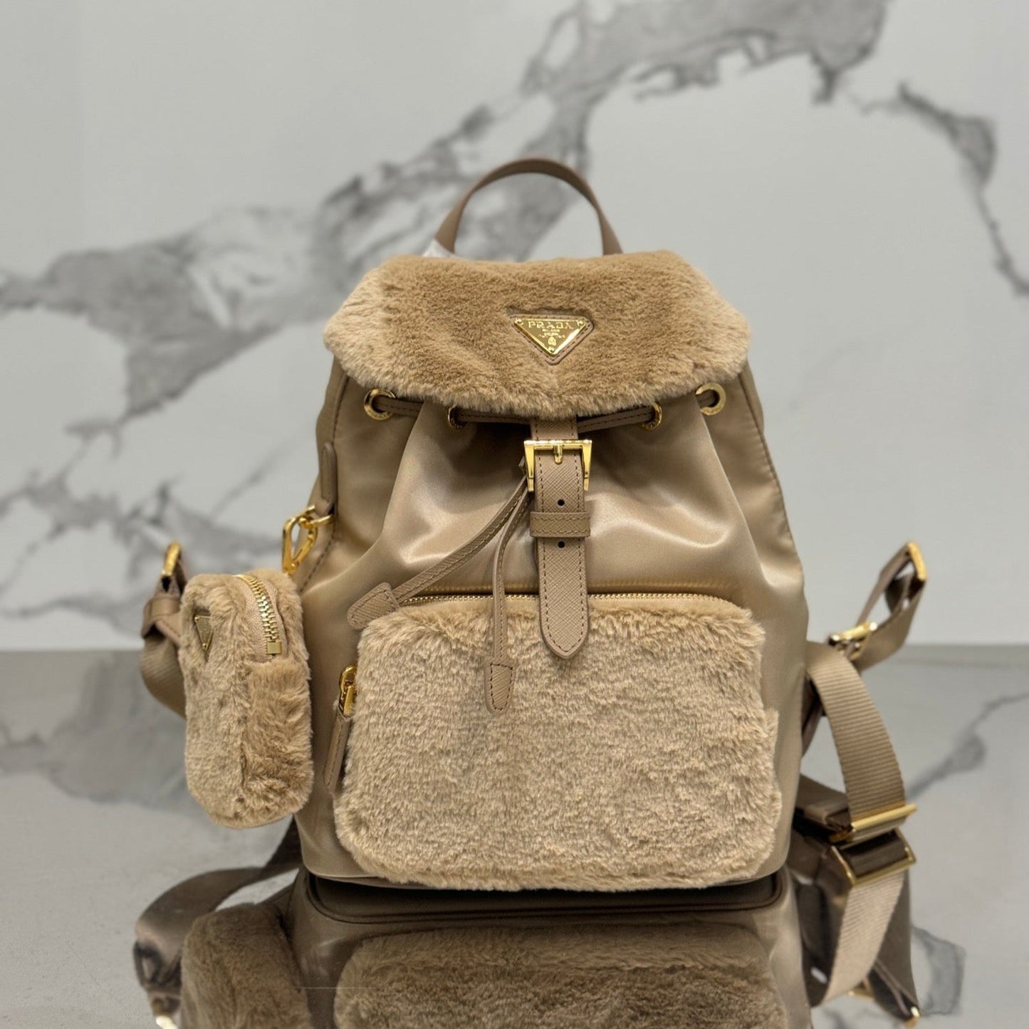 SAC À DOS 25 EN TISSU PARACHUTE BEIGE ET FOURRURE DE LAPIN