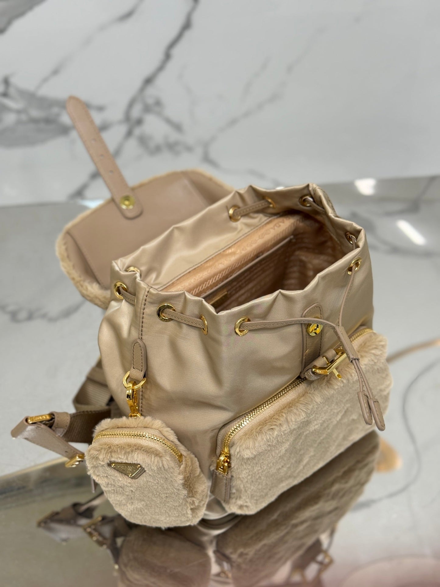 SAC À DOS 25 EN TISSU PARACHUTE BEIGE ET FOURRURE DE LAPIN