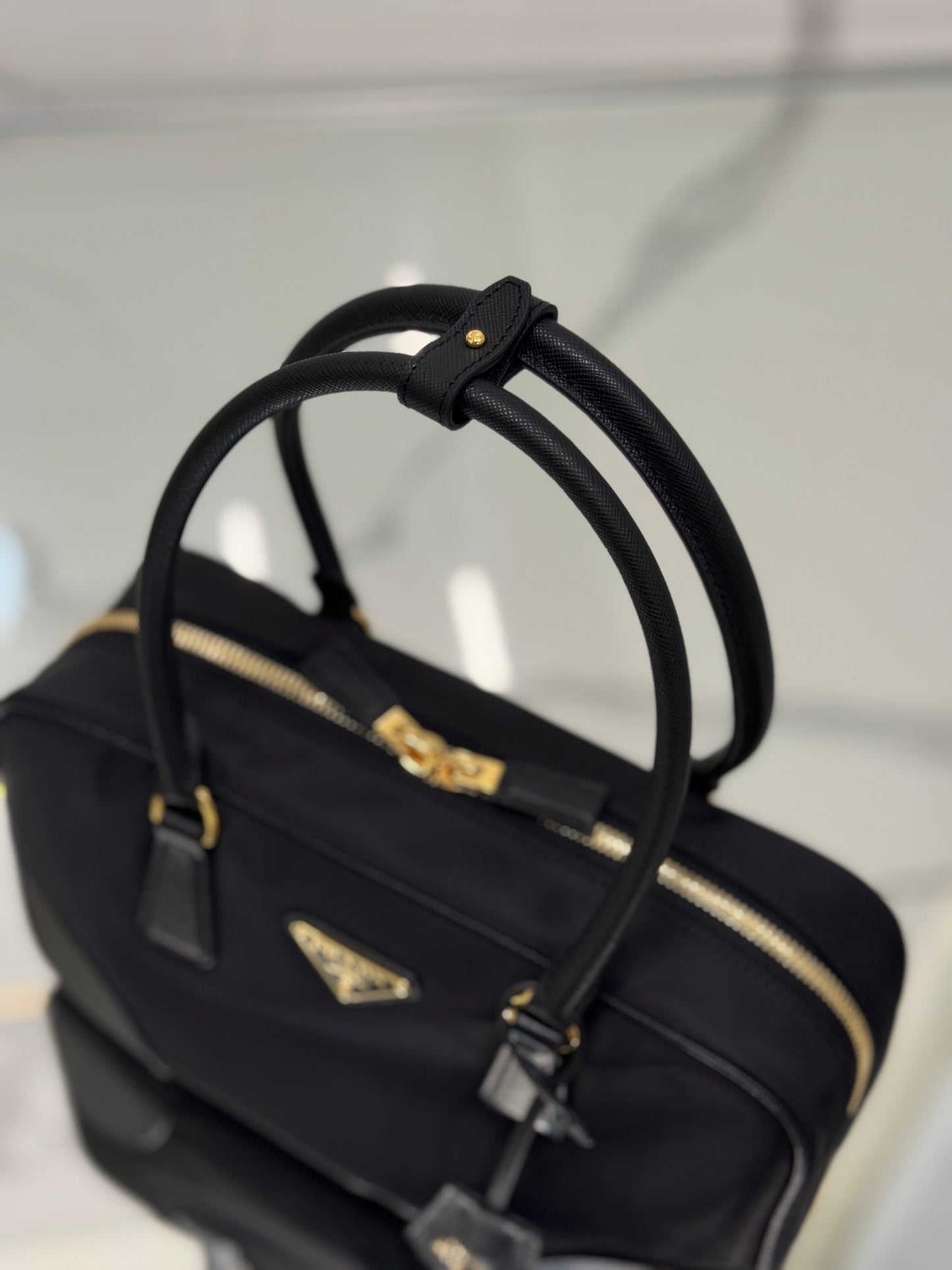 SAC À MAIN MOYEN 30 EN NYLON NOIR ET BORDURE EN CUIR DE VEAU