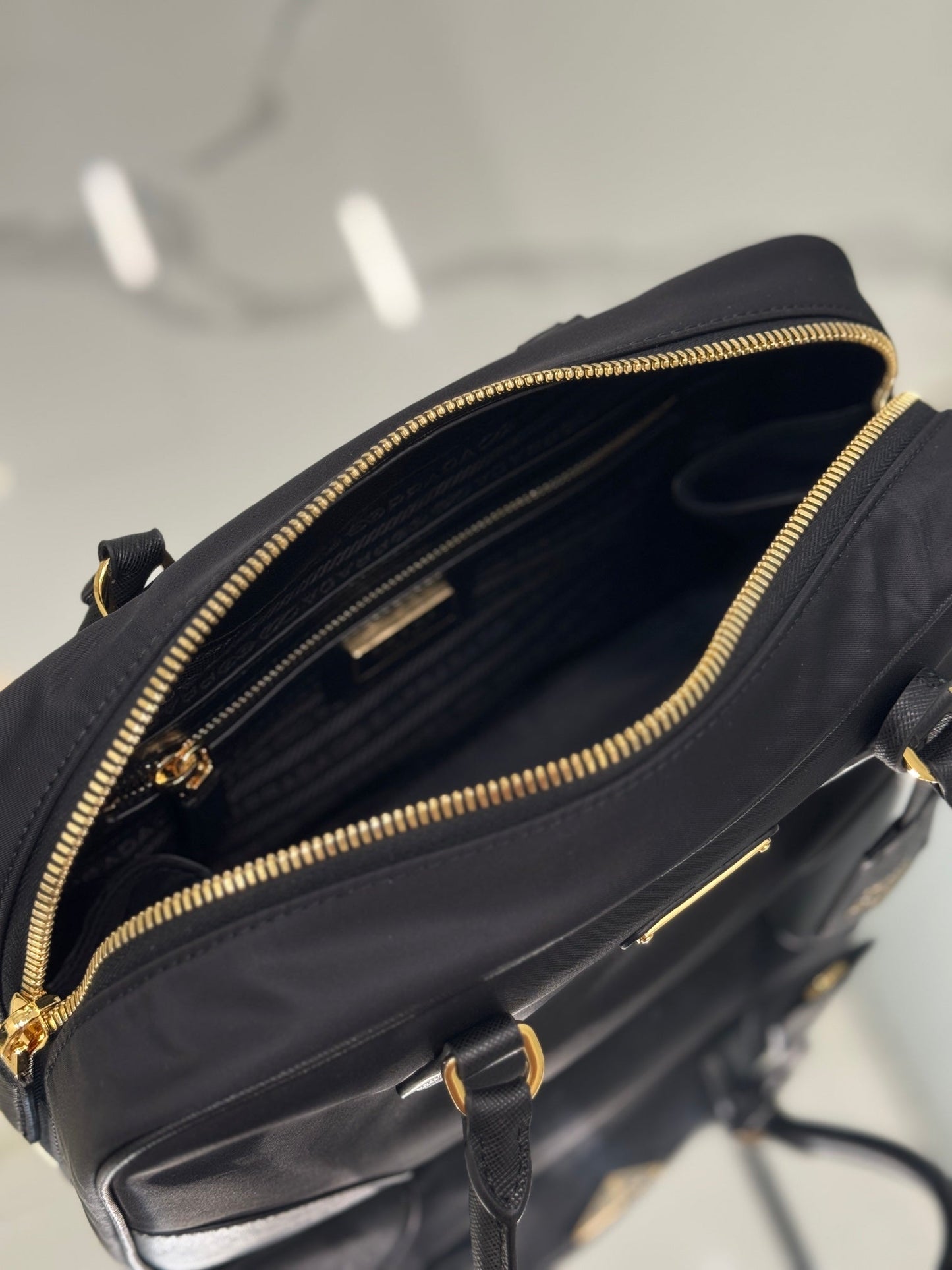 SAC À MAIN MOYEN 30 EN NYLON NOIR ET BORDURE EN CUIR DE VEAU