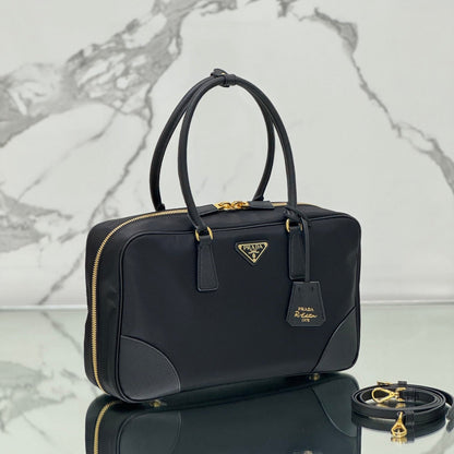 GRAND SAC À MAIN 35 EN NYLON NOIR ET GARNITURE EN CUIR DE VEAU