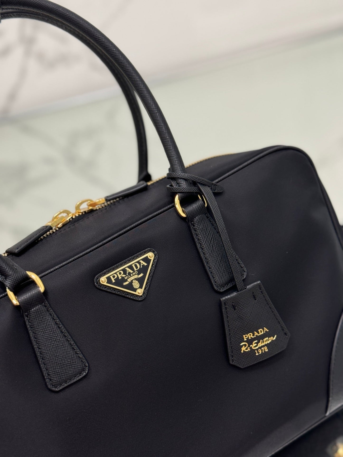 GRAND SAC À MAIN 35 EN NYLON NOIR ET GARNITURE EN CUIR DE VEAU