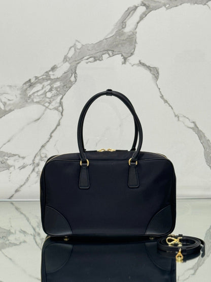 GRAND SAC À MAIN 35 EN NYLON NOIR ET GARNITURE EN CUIR DE VEAU