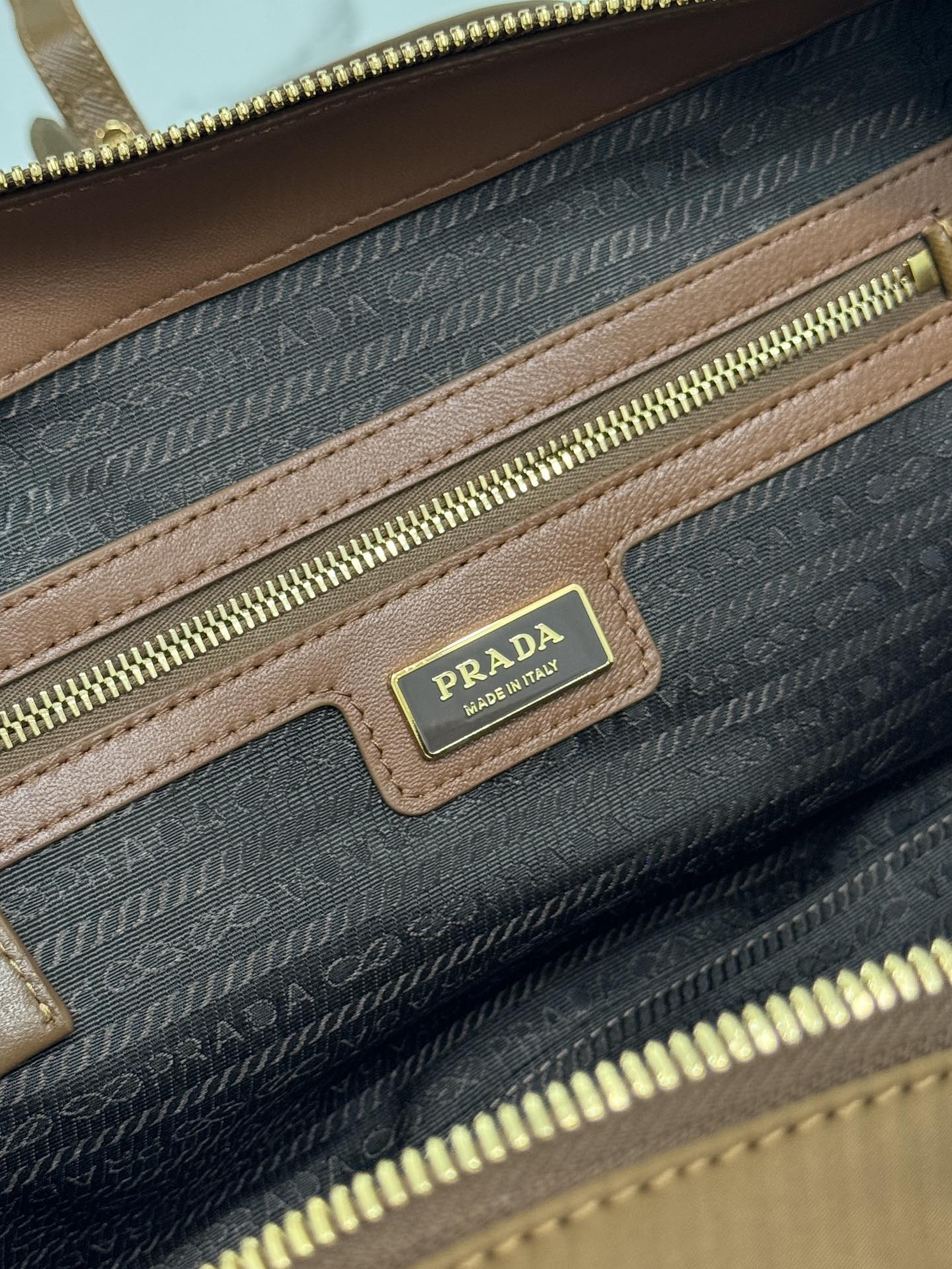 SAC À MAIN MOYEN 30 EN NYLON BOIS DE CERISIER ET GARNITURES EN CUIR DE VEAU