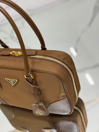 SAC À MAIN MOYEN 30 EN NYLON BOIS DE CERISIER ET GARNITURES EN CUIR DE VEAU