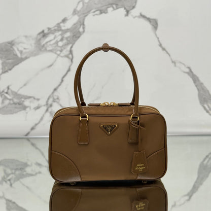 SAC À MAIN MOYEN 30 EN NYLON BOIS DE CERISIER ET GARNITURES EN CUIR DE VEAU