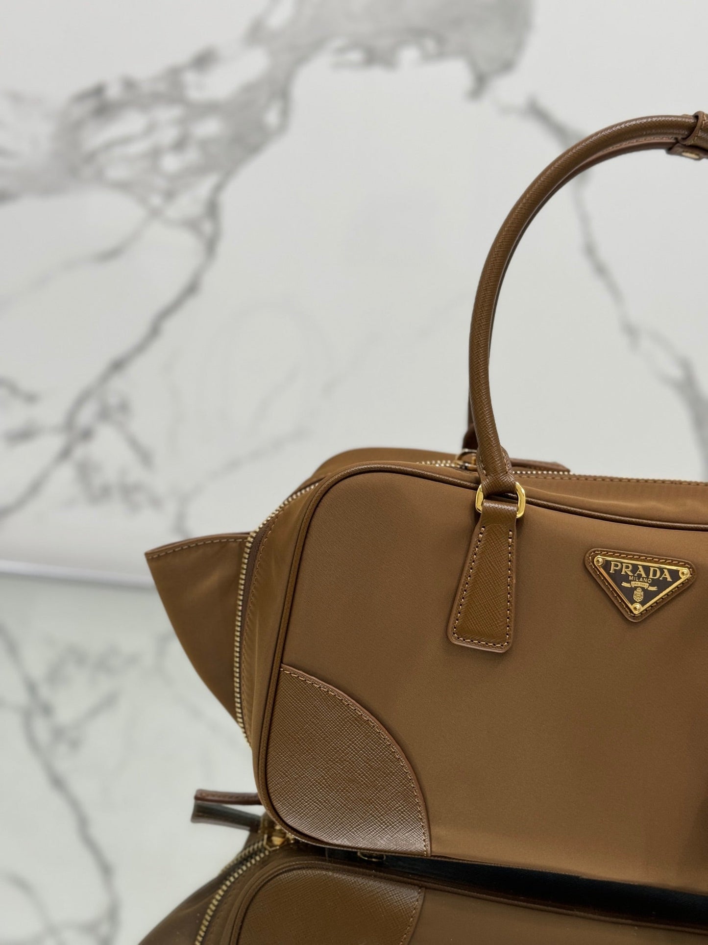 SAC À MAIN MOYEN 30 EN NYLON BOIS DE CERISIER ET GARNITURES EN CUIR DE VEAU