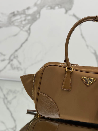 SAC À MAIN MOYEN 30 EN NYLON BOIS DE CERISIER ET GARNITURES EN CUIR DE VEAU