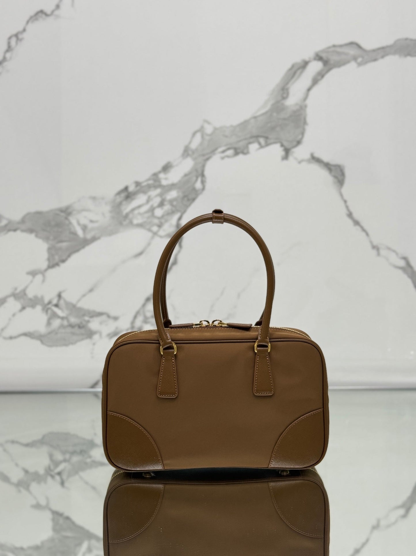 SAC À MAIN MOYEN 30 EN NYLON BOIS DE CERISIER ET GARNITURES EN CUIR DE VEAU