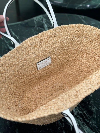 GRAND SAC CABAS 56 EN RAPHIA BEIGE ET BORDURES EN CUIR DE VEAU BLANC