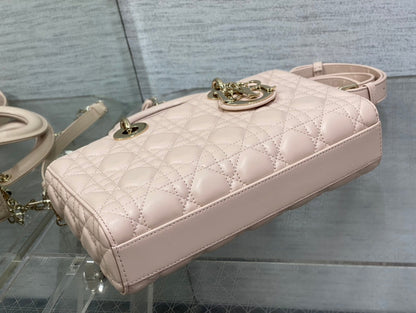 D-JOY 26 LADY MOYENNE EN CUIR D'AGNEAU ROSE POUDRÉ